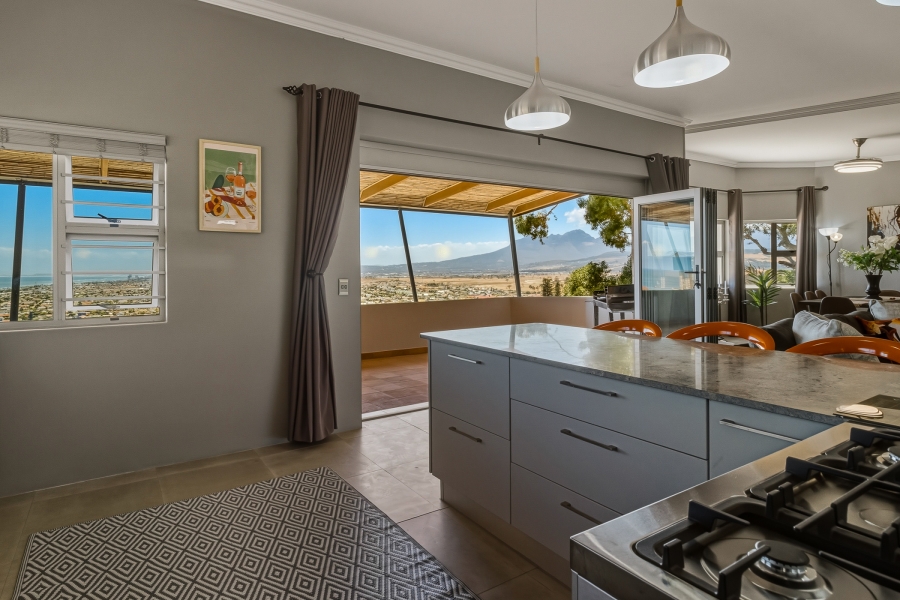 4 Bedroom Property for Sale in Gordon Heights Western Cape